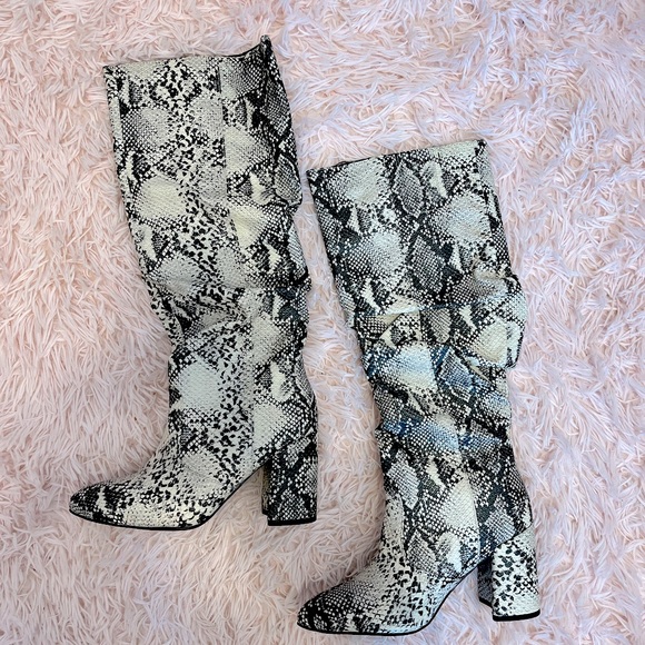 Lulus Snakeskin knee high boots - Picture 1 of 1